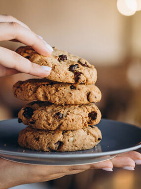 crunchy oatmeal raisin cookies recipe image1