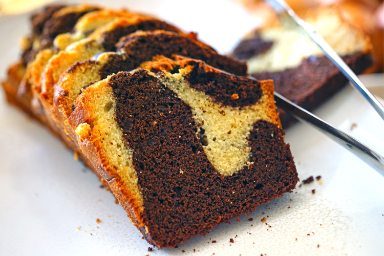 chocolate marble cake cut in slices feature image2