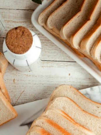 Perfectly Fluffy Homemade White Bread Recipe for Beginners 7 White Bread Recipe - Basic white bread recipe featured image