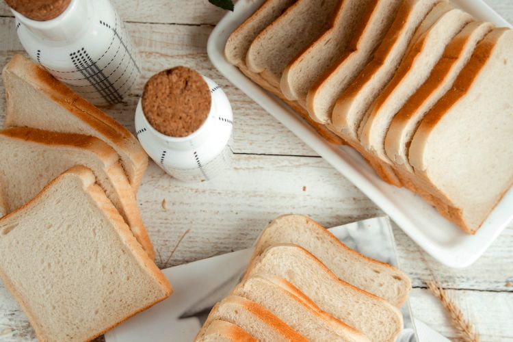 Perfectly Fluffy Homemade White Bread Recipe for Beginners 10 White Bread Recipe - Basic white bread recipe featured image